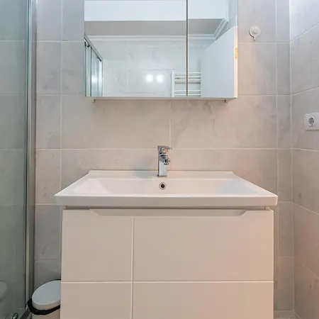 Eva Solid Apartment Mamaia